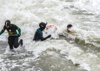 inmigrantes-nado-guardia-civil-3