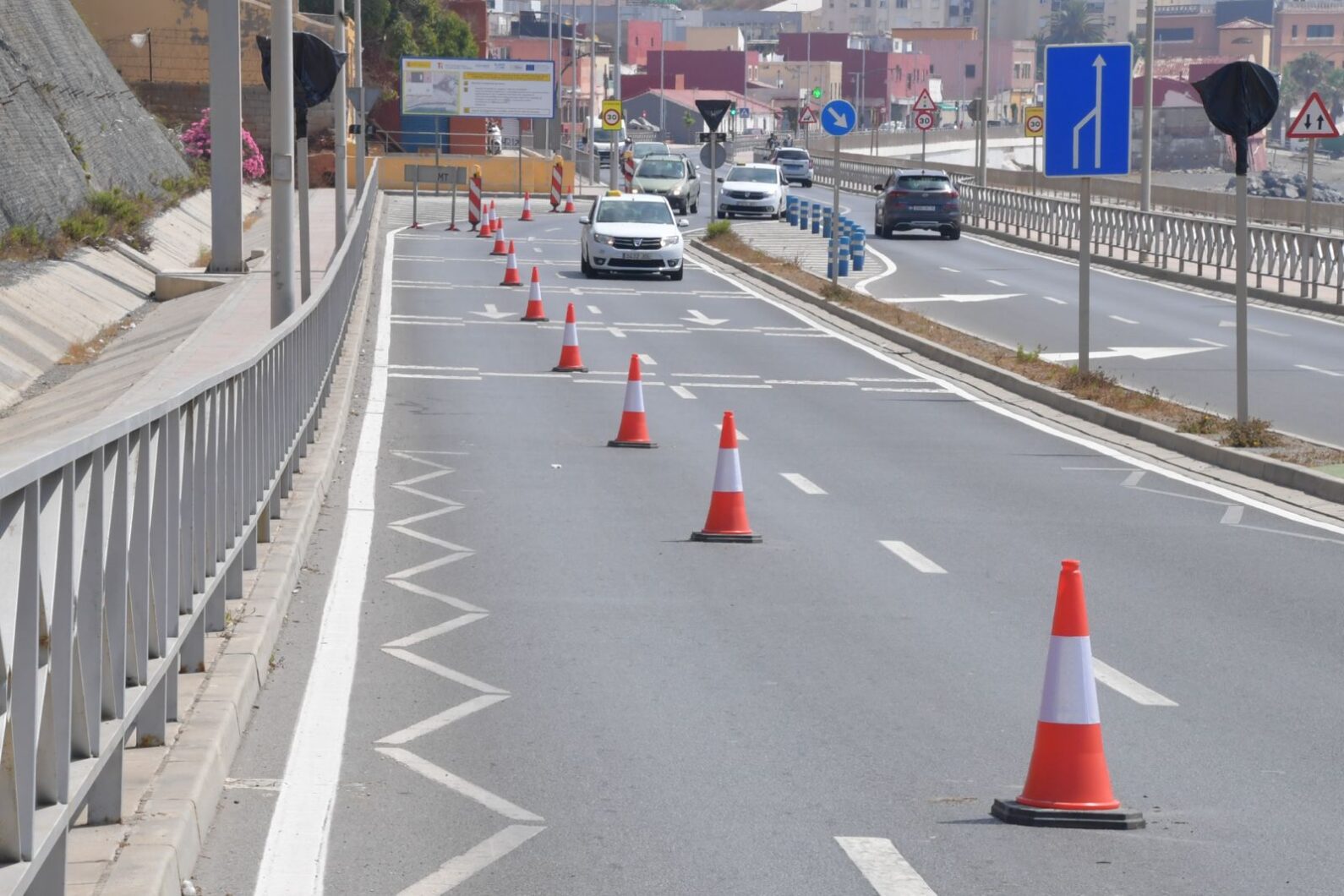 luces-sombras-cierre-rotonda-tarajal-seguridad-ope-molestias-vecinos-10