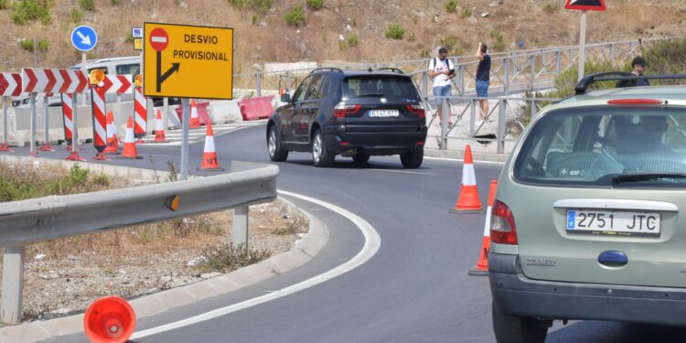 luces-sombras-cierre-rotonda-tarajal-seguridad-ope-molestias-vecinos-9