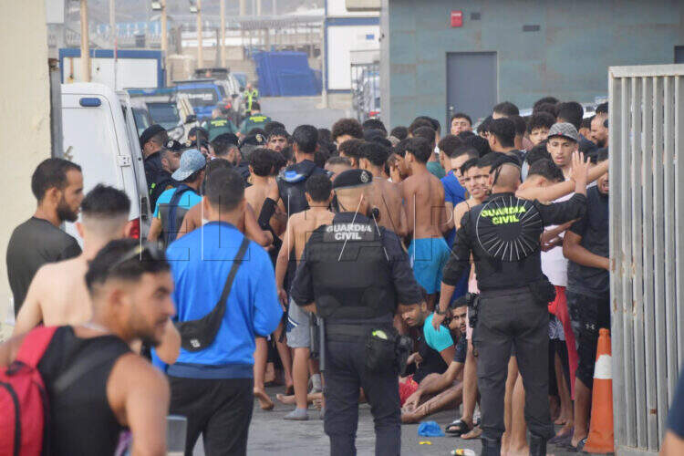 ceuta-atrapada-presion-migratoria-sin-freno-noche-maxima-tension