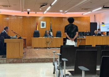 multa-resistirse-ensenar-dni-policia-puertas-jefatura