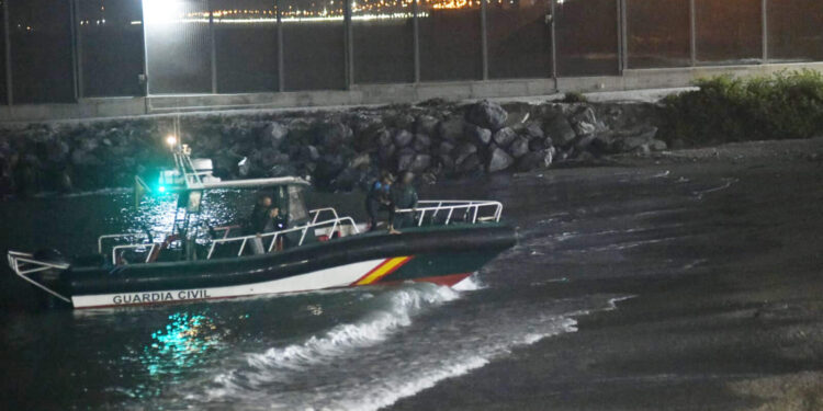 noche-presion-frontera-sur-inmigrantes-guardia-civil