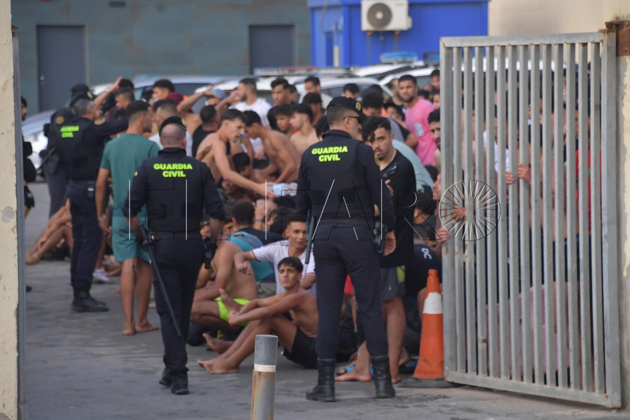 peor-crisis-migratoria-sufre-ceuta-inaccion-marruecos-fotos-frontera-inmigrantes-nado-guardia-civil-157