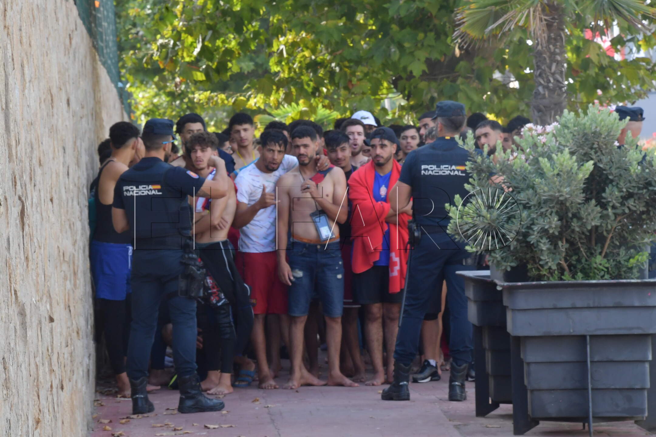 peor-crisis-migratoria-sufre-ceuta-inaccion-marruecos-fotos-frontera-inmigrantes-nado-guardia-civil-225