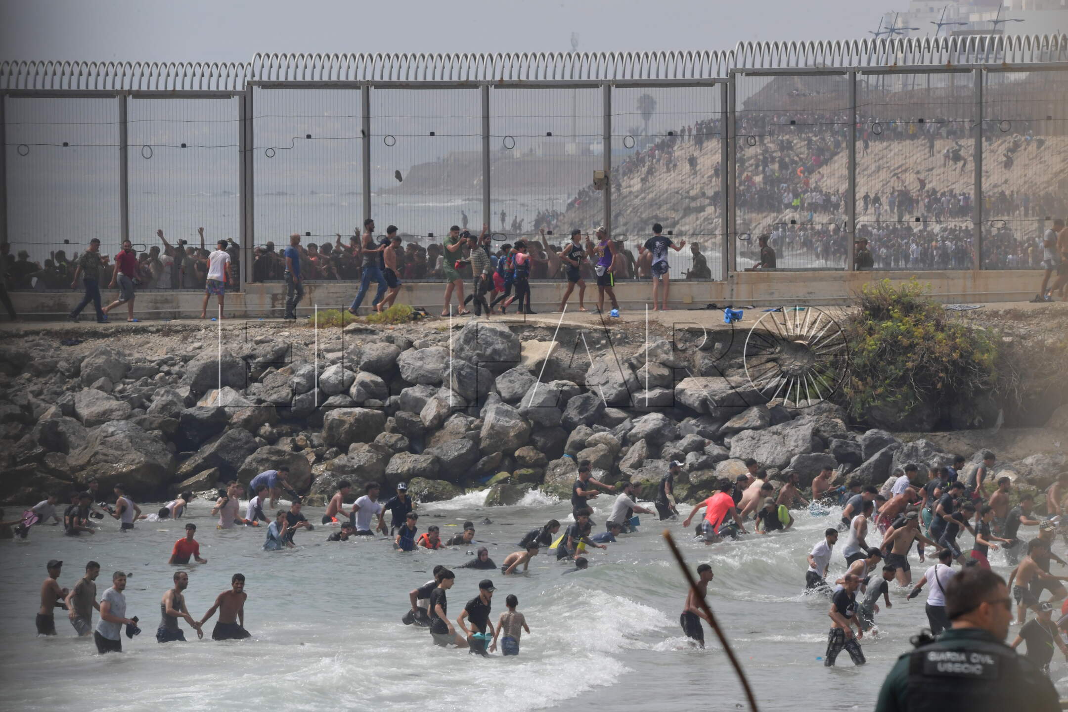 peor-crisis-migratoria-sufre-ceuta-inaccion-marruecos-fotos-frontera-inmigrantes-nado-guardia-civil-257