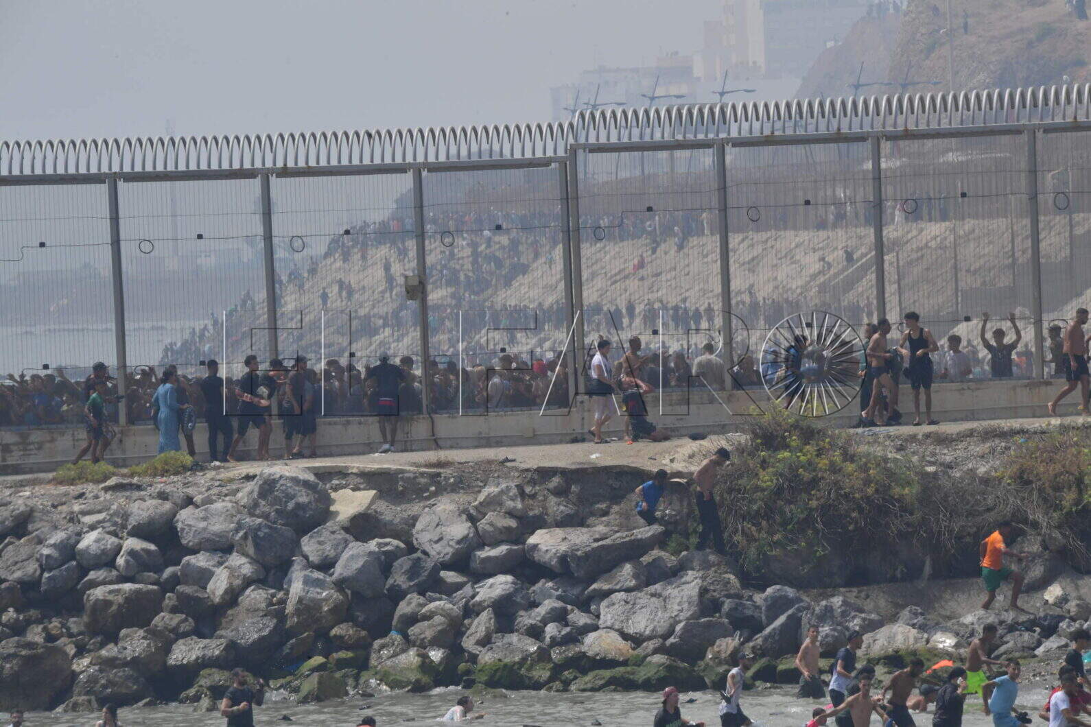 peor-crisis-migratoria-sufre-ceuta-inaccion-marruecos-fotos-frontera-inmigrantes-nado-guardia-civil-304