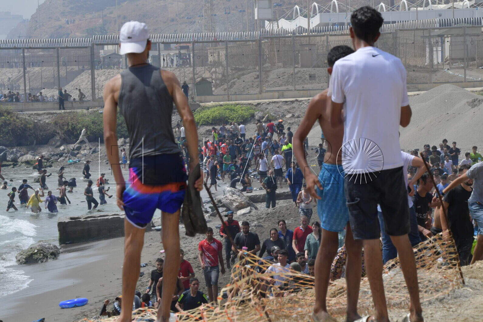 peor-crisis-migratoria-sufre-ceuta-inaccion-marruecos-fotos-frontera-inmigrantes-nado-guardia-civil-307