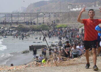 peor-crisis-migratoria-sufre-ceuta-inaccion-marruecos-fotos-frontera-inmigrantes-nado-guardia-civil-312