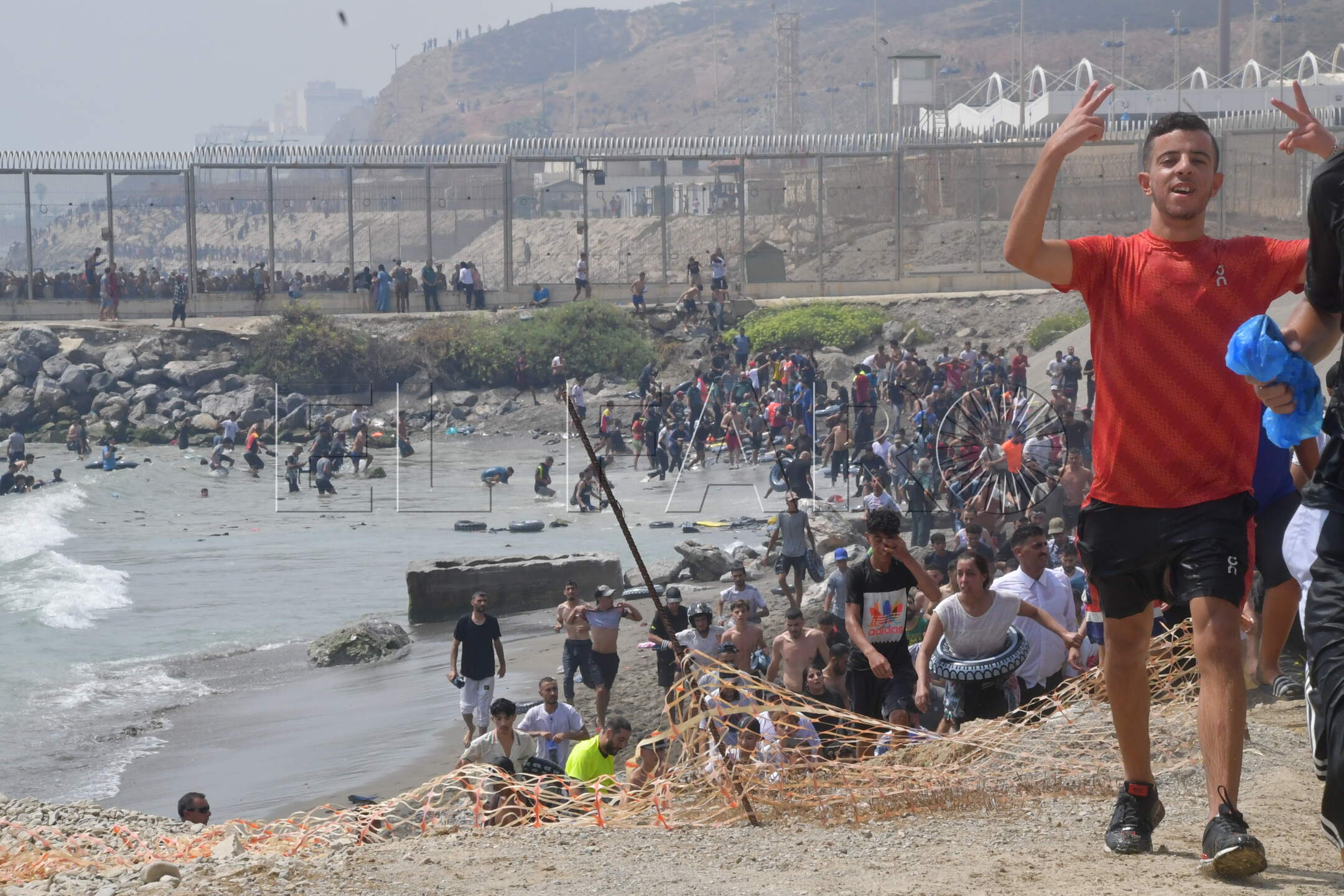 peor-crisis-migratoria-sufre-ceuta-inaccion-marruecos-fotos-frontera-inmigrantes-nado-guardia-civil-312