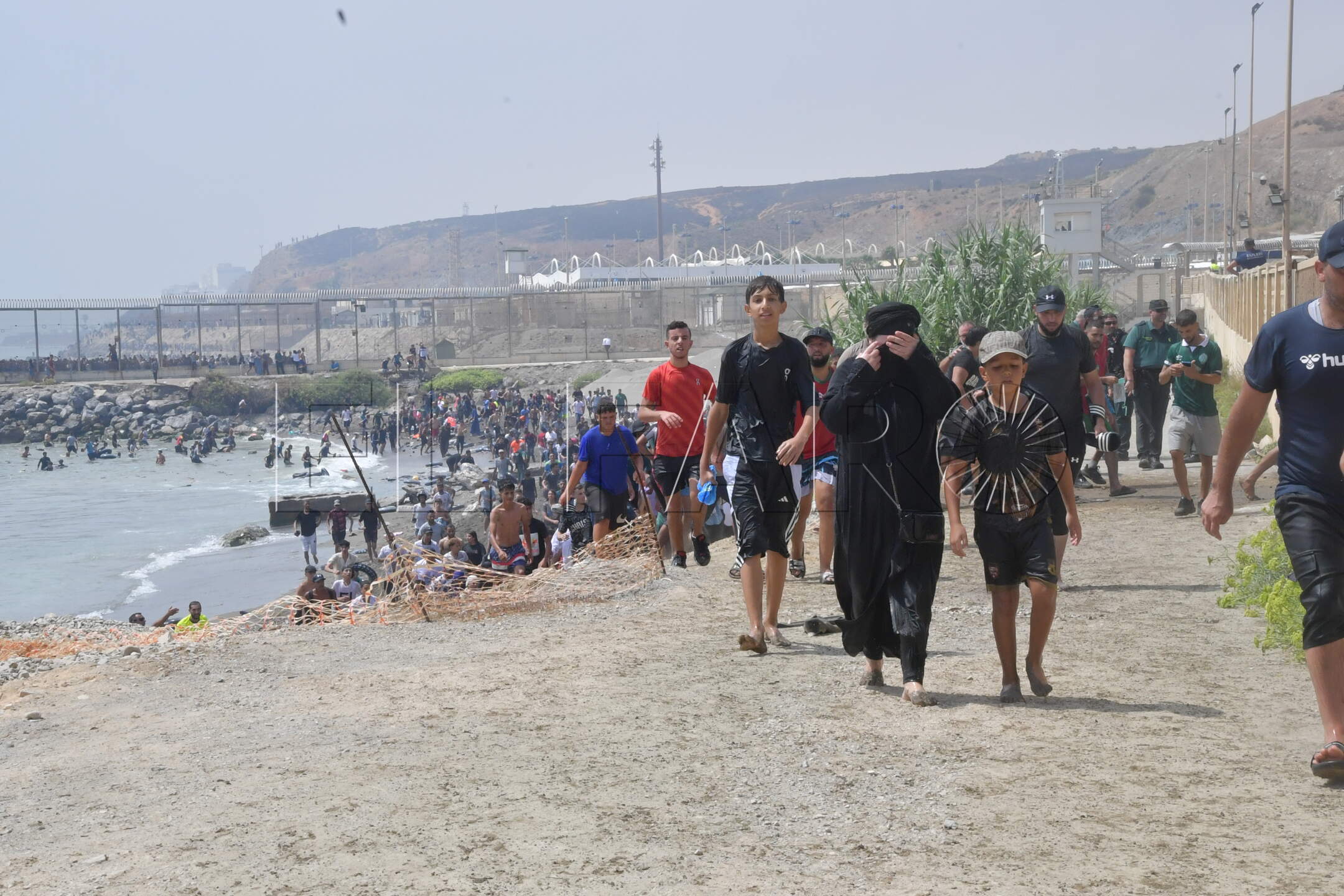 peor-crisis-migratoria-sufre-ceuta-inaccion-marruecos-fotos-frontera-inmigrantes-nado-guardia-civil-313