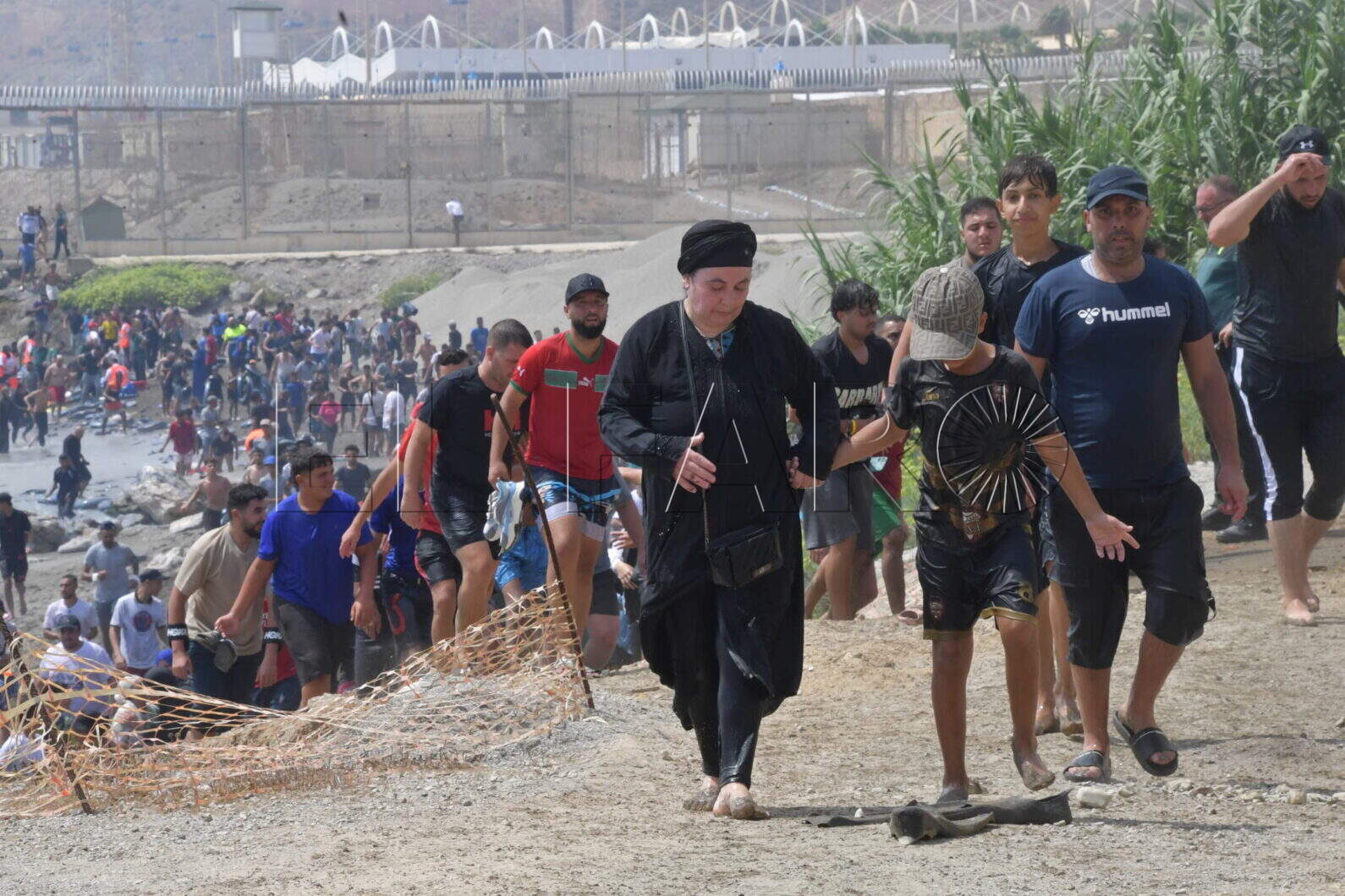 peor-crisis-migratoria-sufre-ceuta-inaccion-marruecos-fotos-frontera-inmigrantes-nado-guardia-civil-314
