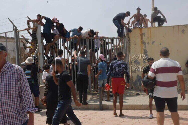 peor-crisis-migratoria-sufre-ceuta-inaccion-marruecos-fotos-frontera-inmigrantes-nado-guardia-civil-322