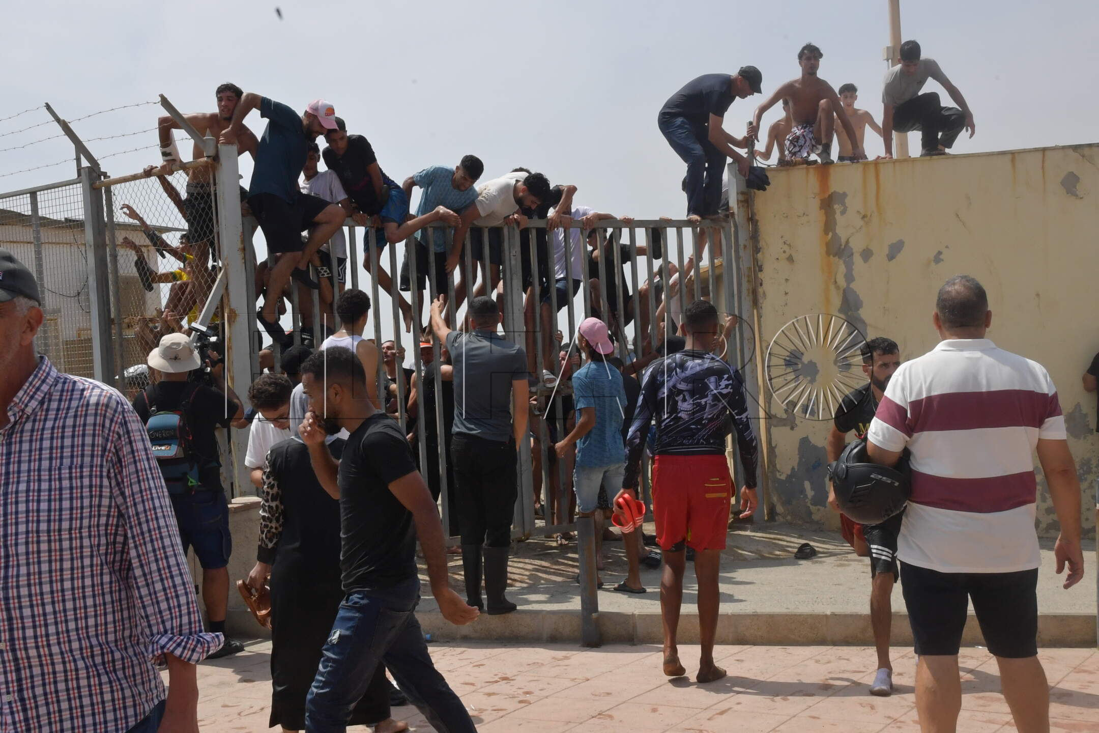 peor-crisis-migratoria-sufre-ceuta-inaccion-marruecos-fotos-frontera-inmigrantes-nado-guardia-civil-322