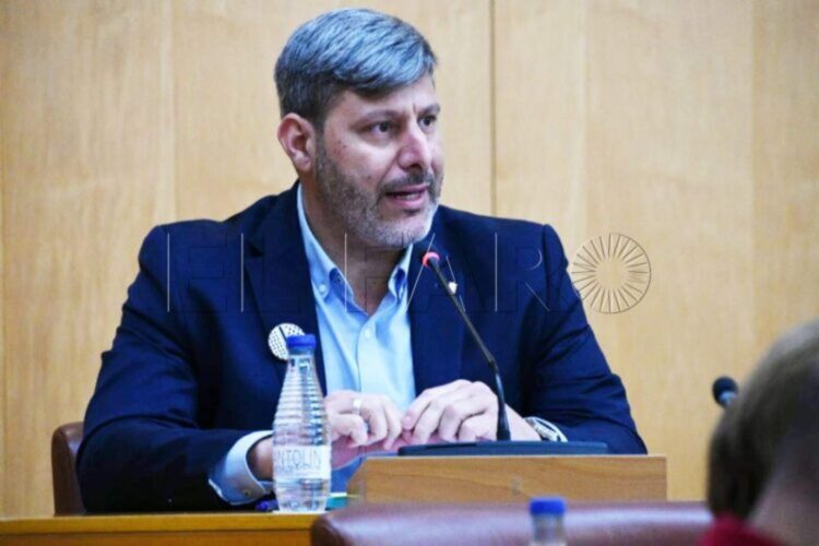 ceuta-ya-califica-indecente-apoyo-pp-local-feijoo-bajas-laborales