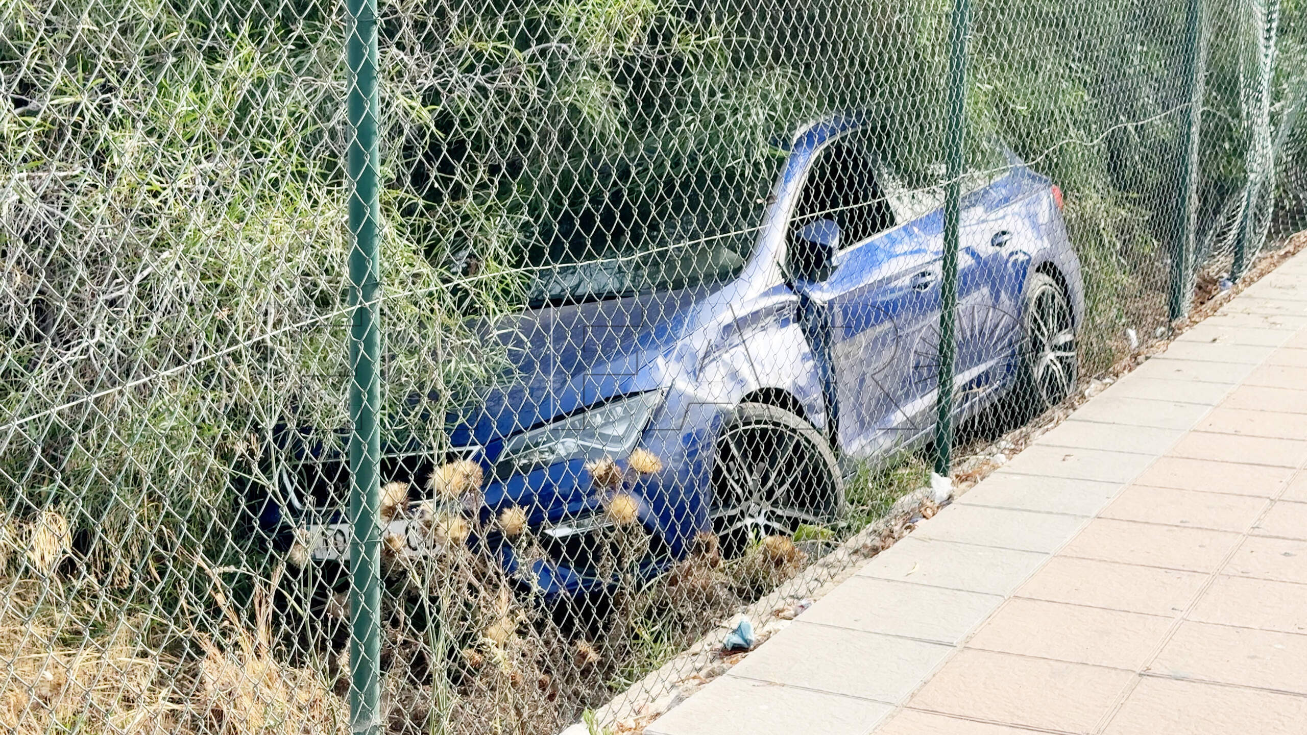 portada-accidente-caballeria-coche-termina-dentro-cuartel