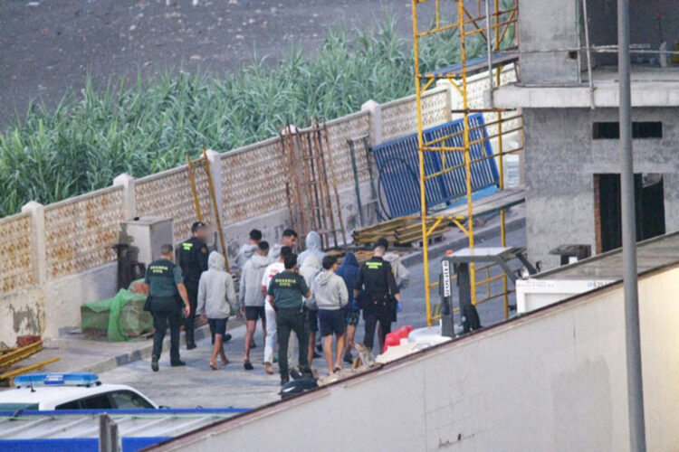 pp-devoluciones-en-frontera-inmigrantes-nado-ceuta-melilla