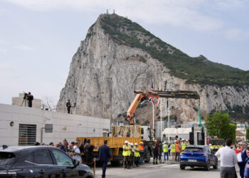 primer-dia-derribo-verja-trabajadores-gibraltar