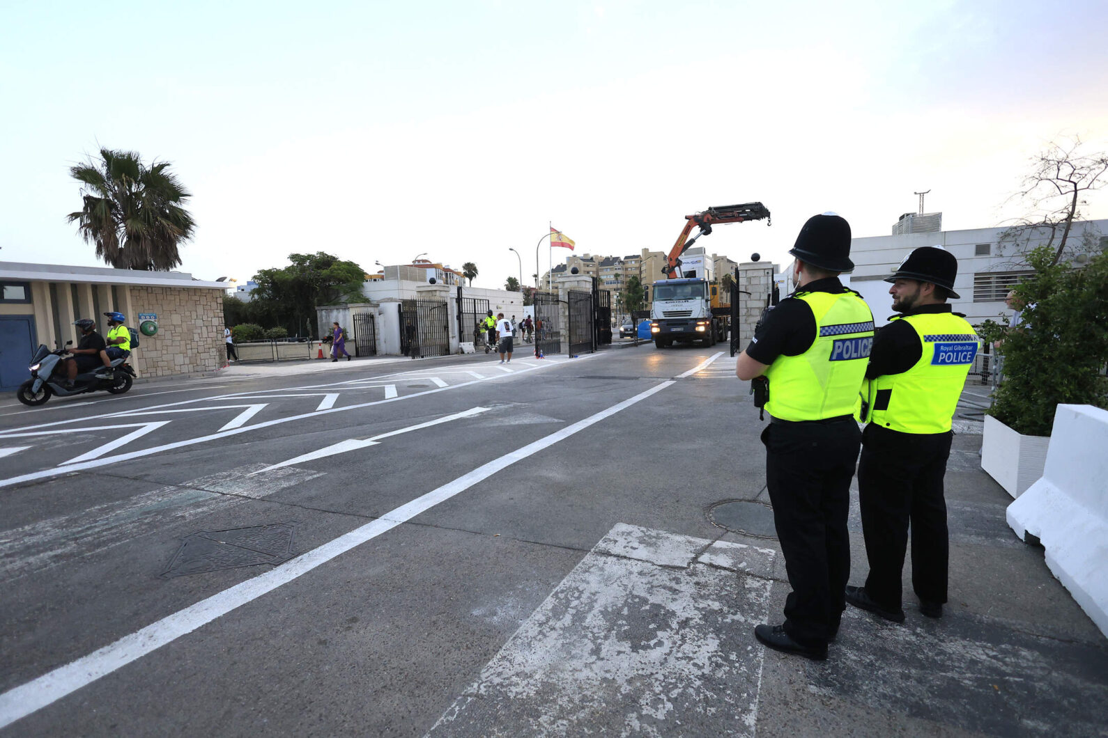 primer-dia-derribo-verja-trabajadores-gibraltar