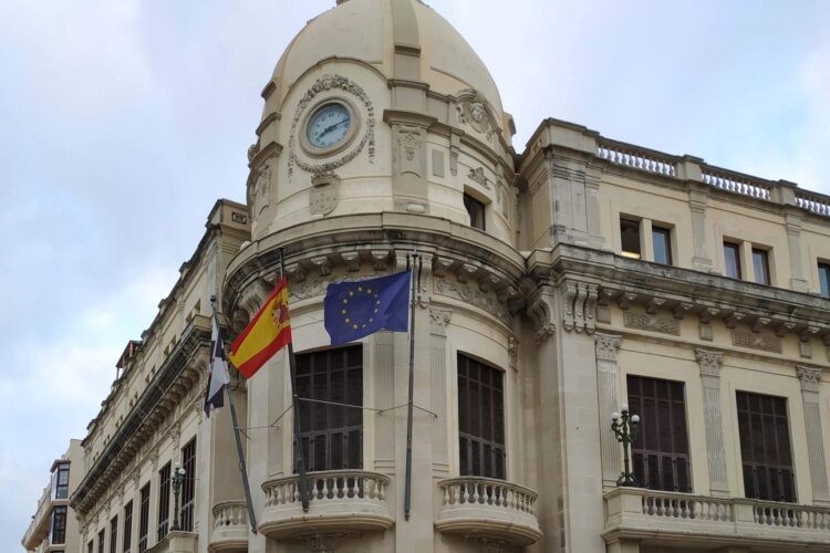 recurso-banderas-fachada-ayuntamiento-sin-marca