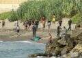 situacion-critica-cientos-marroquies-escapan-guardia-civil-huyen-tarajal-10