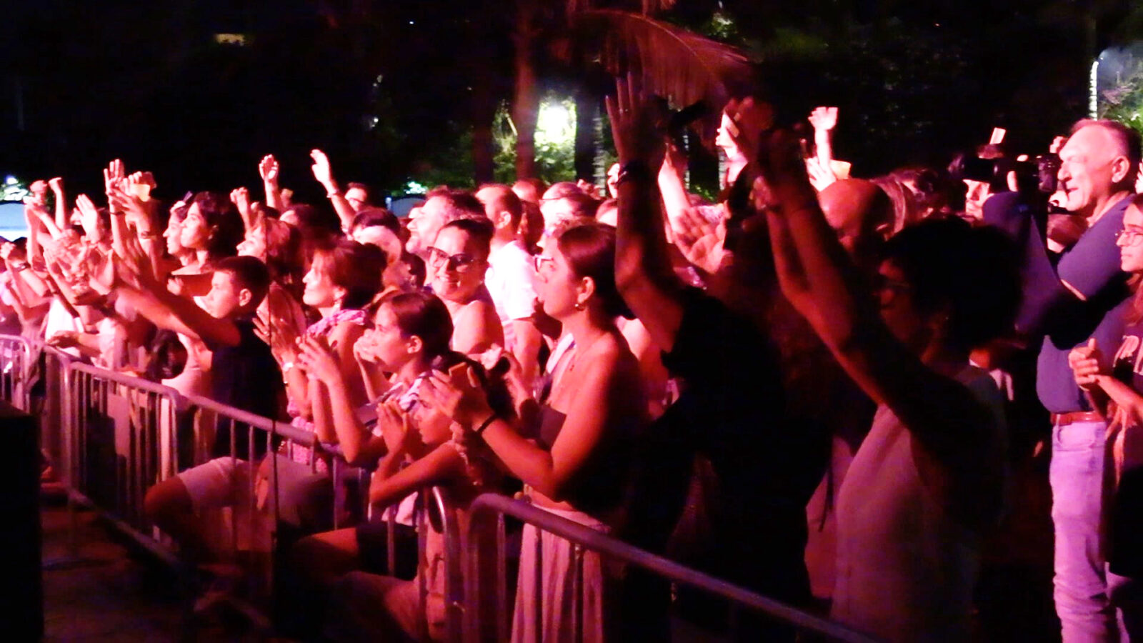 taburete-conquista-publico-pone-broche-oro-ceuta-music-park-2