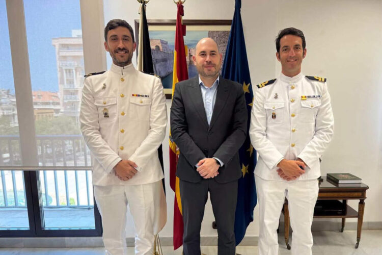 teniente-navio-carlos-arenas-perez-seoane-frente-isla-leon