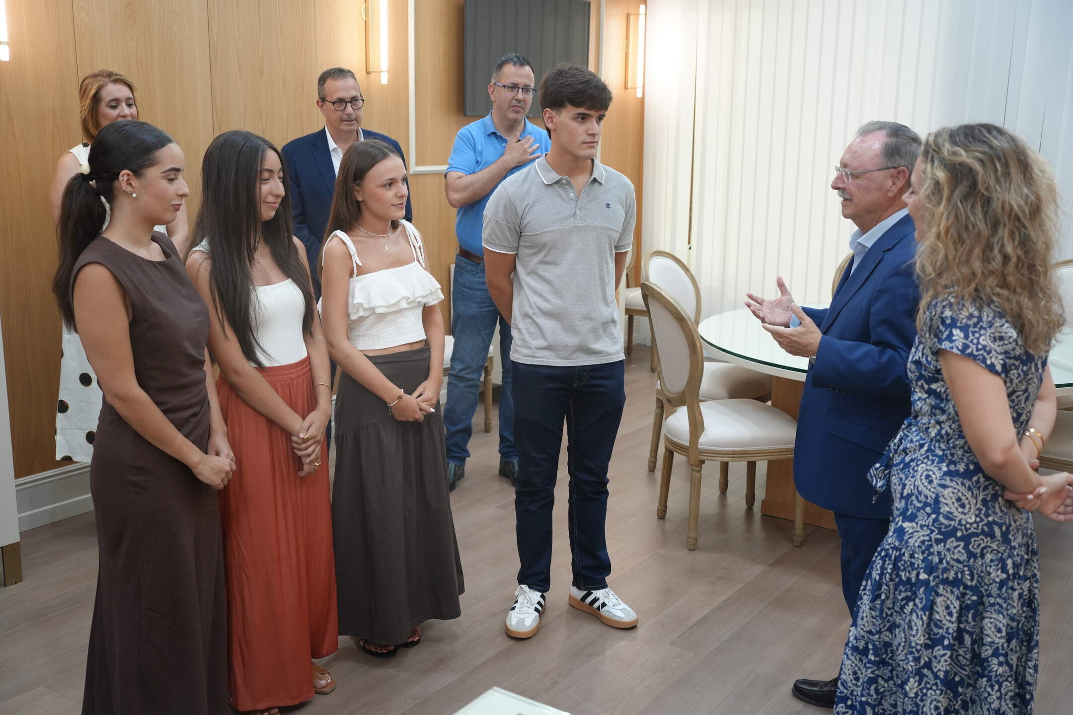 vivas-reconoce-talento-estudiantes-mejores-notas-selectividad-3