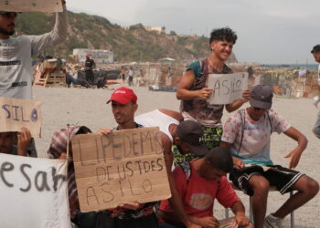 El Gobierno quiere expulsar a inmigrantes de Ceuta "violentos" o "amenazantes" aunque pidan asilo