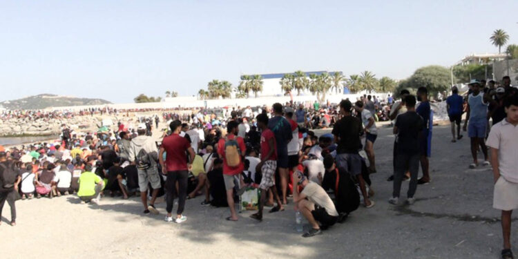Fotos-normalidad-no-llega-ceuta-trampolin-barriadas-027