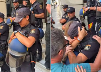 agente-policia-nacional-rompe-llorar-gritos-apoyo-ceuties-1