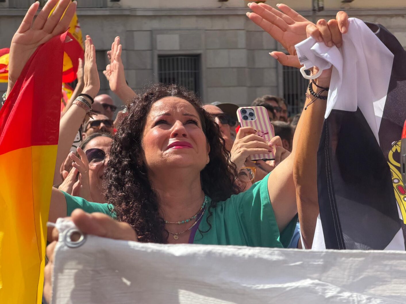 ceuta-es-espana-ceuta-no-se-vende-caballas-llenan-plaza-reyes-manifestacion-convocada-bomberos-1