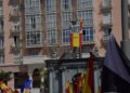 ceuta-es-espana-ceuta-no-se-vende-caballas-llenan-plaza-reyes-manifestacion-convocada-bomberos-25