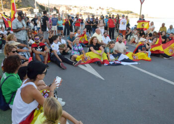 ceuta-manifestacion-sentada-pacifica-rotonda-frontera-tarajal