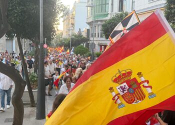 ceuta-marcha-manifestacion-grito-fuera-invasores-contra-delegado-2