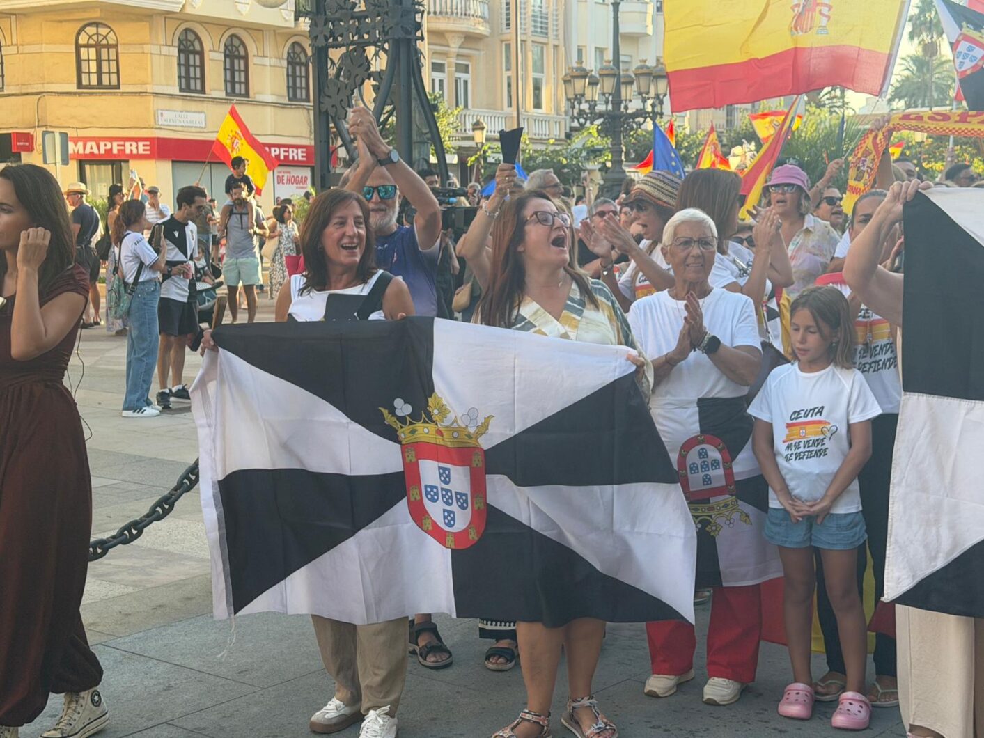 ceuta-marcha-manifestacion-grito-fuera-invasores-contra-delegado-31