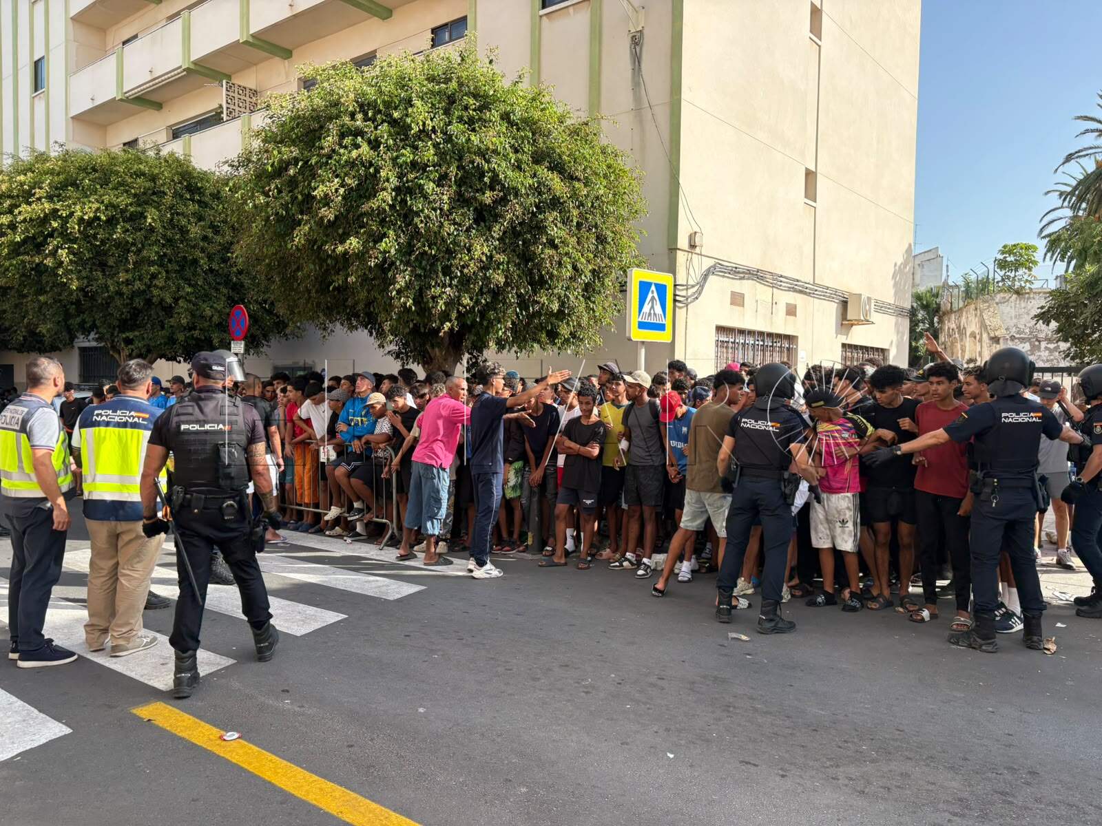 cientos-menores-entraron-avalancha-colapsan-comisaria-policia-nacional-5