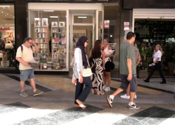comercios-reabren-perdidas-considerables-inmigracion-00004