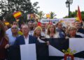 León y Guerrero, en la concentración del pasado domingo junto a miembros del gobierno del PP