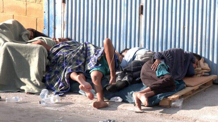 drama-humanitario-tarajal-persiste-colchones-mantas-suenos-rotos-frontera-naves-menores-1