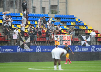 fc-andorra-ad-ceuta-chaparron-dentro-fuera-campo
