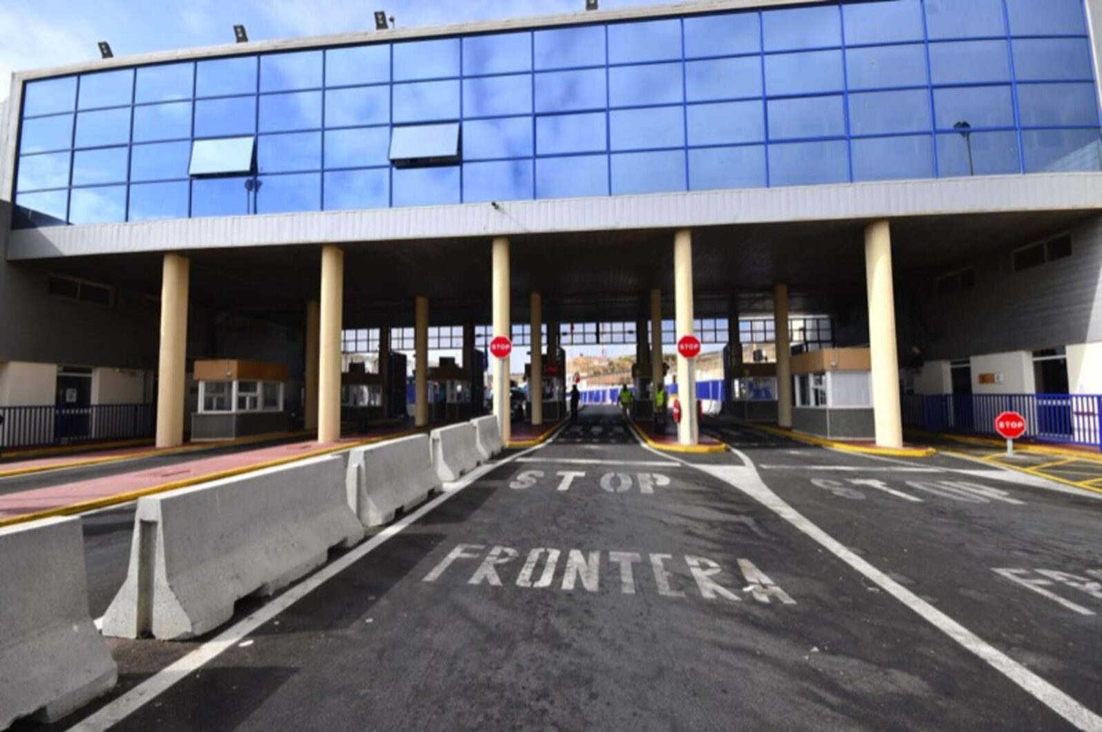 España endurece los controles en el Tarajal a viajeros marroquíes con visado Schengen