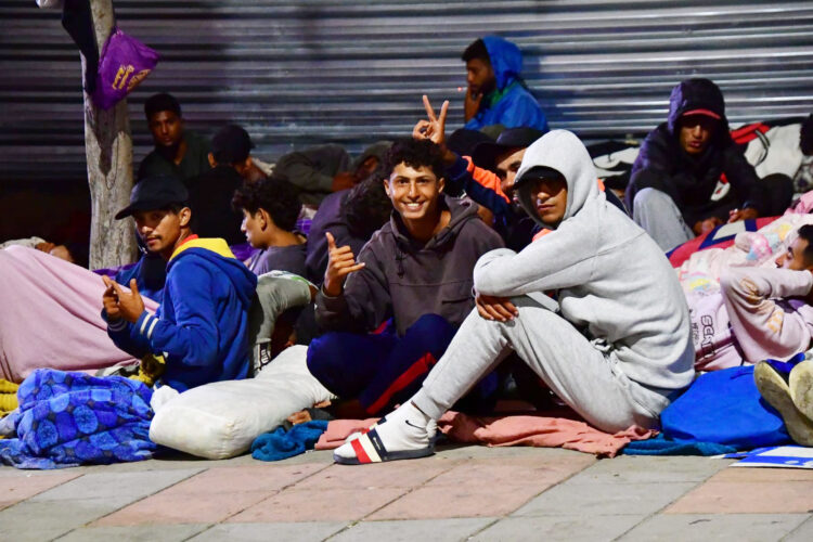 inmigrantes-loma-colmenar-trampolin-noches-espera-00021