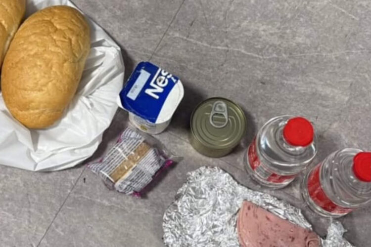 lonchas-mortadela-bollo-pan-comida-militares-policias