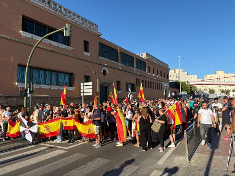 manifestacion-ceuta-alza-voz-defender-convivencia-normalidad-21