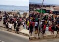 marroquies-asentados-playa-trampolin-asilo-portada