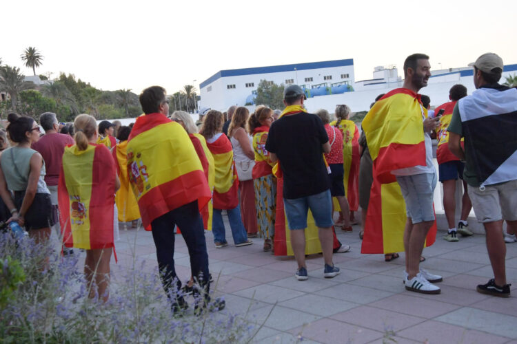 más-imágenes-protesta-ceuta-no-se-rinde-banderas-consignas-nueva-manifestacion Image 2026-08-28 at 21.39.14 (1)