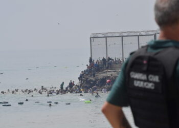 peor-crisis-migratoria-sufre-ceuta-inaccion-marruecos-fotos-frontera-inmigrantes-nado-guardia-civil-302-sin-marca