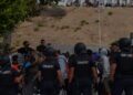 policia-nacional-desaloja-entrada-explanada-loma-colmenar-inmigrantes-5