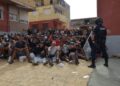 policia-nacional-desaloja-entrada-explanada-loma-colmenar-inmigrantes-9