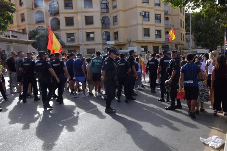 policia-nacional-manifestacion-ceuta